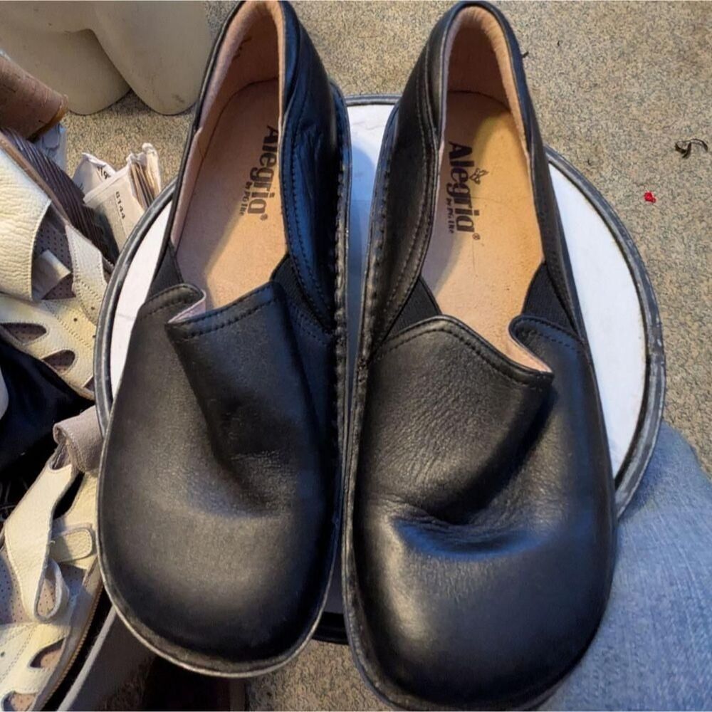 Alegria Women's Black Loafers